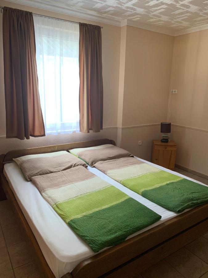 Fenyves Family Rooms And Bungalows Hajdúszoboszló Esterno foto