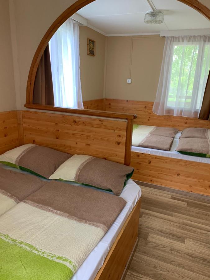 Fenyves Family Rooms And Bungalows Hajdúszoboszló Esterno foto
