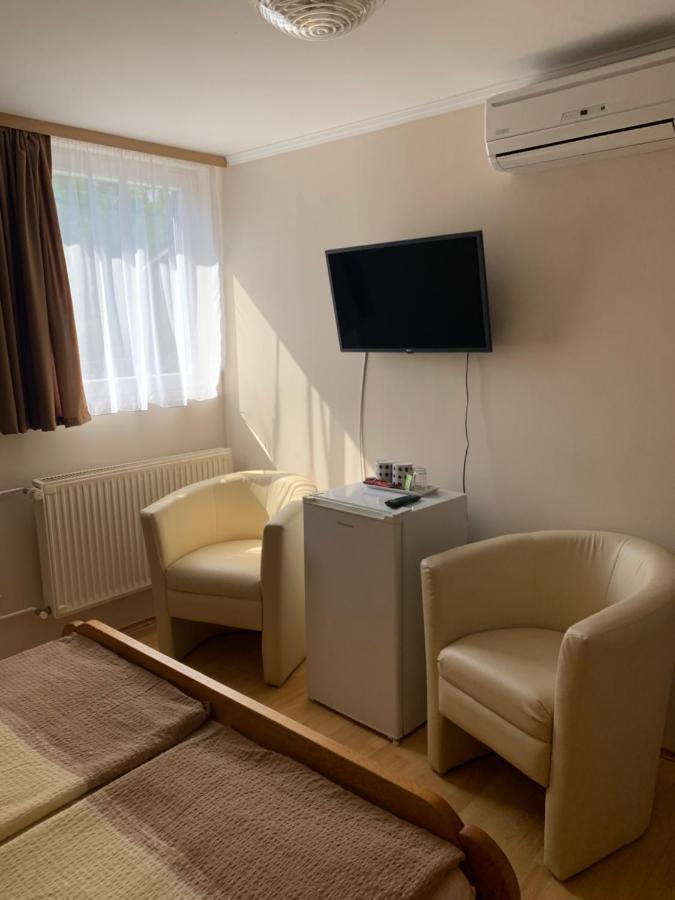 Fenyves Family Rooms And Bungalows Hajdúszoboszló Esterno foto